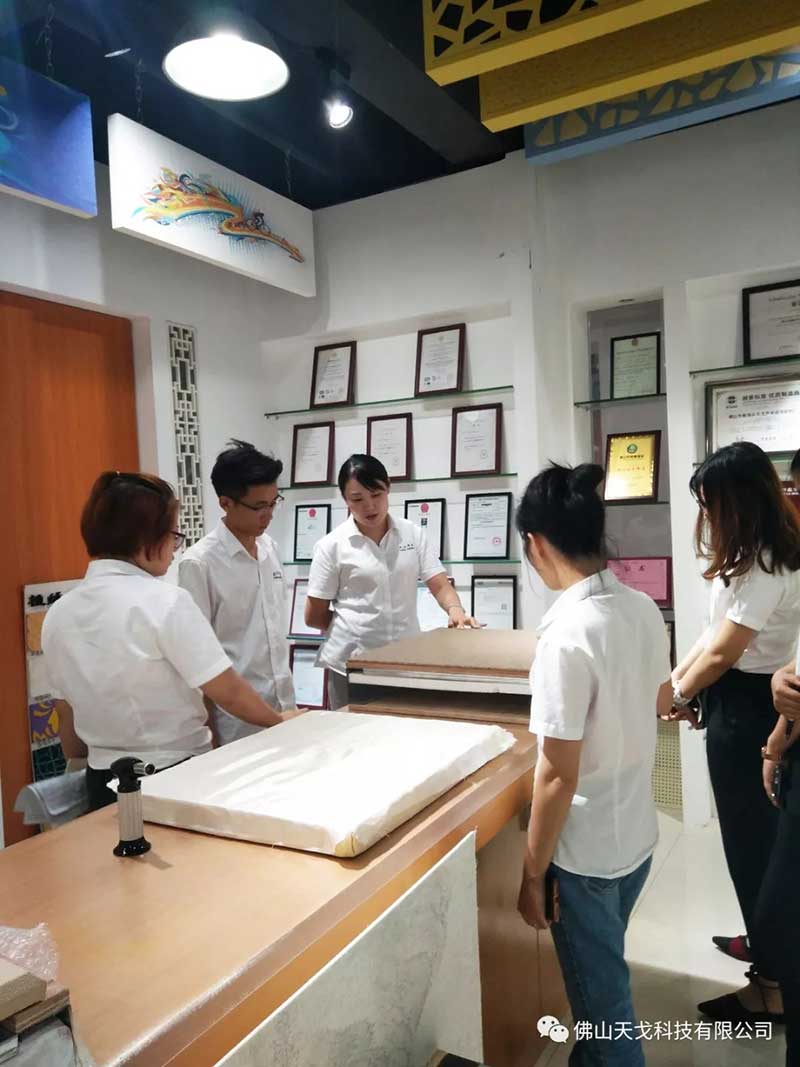 講解新產品 講解新產品